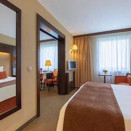 メルキュール コロナ 4*