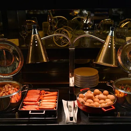 布达佩斯克洛纳美居酒店 酒店